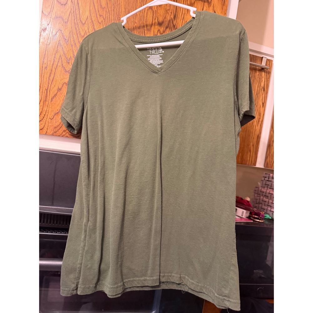 Time and Tru Womens XL V-Neck Short Sleeve T-Shirt Olive Green Sea Turtle Cotton